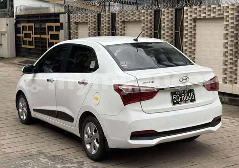 Big with watermark hyundai grandeur rakhine arakan 4799