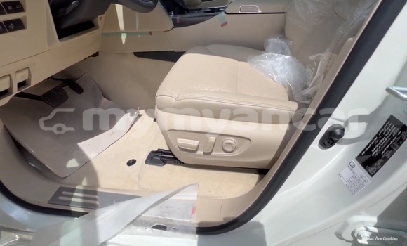 Buy Used Toyota Land Cruiser White Car in Allanmyo in Magway Buy Used Toyota Land Cruiser White Car in Allanmyo in Magway