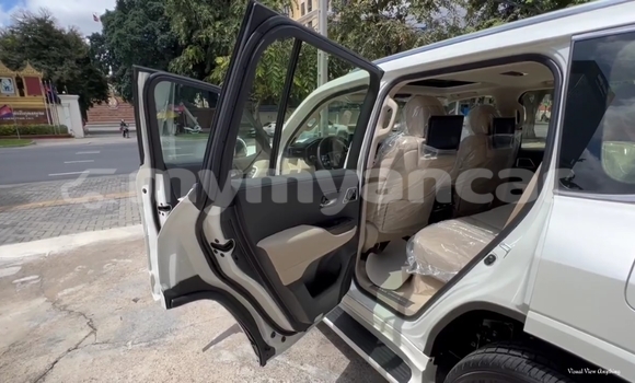 Buy Used Toyota Land Cruiser White Car in Allanmyo in Magway Buy Used Toyota Land Cruiser White Car in Allanmyo in Magway