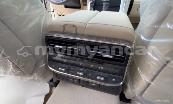 Buy Used Toyota Land Cruiser White Car in Allanmyo in Magway Buy Used Toyota Land Cruiser White Car in Allanmyo in Magway