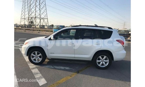 သွင်းကုန် Toyota HiAce White ထရပ်ကား Import - Dubai Ayeyarwady သွင်းကုန် Toyota HiAce White ထရပ်ကား Import - Dubai Ayeyarwady