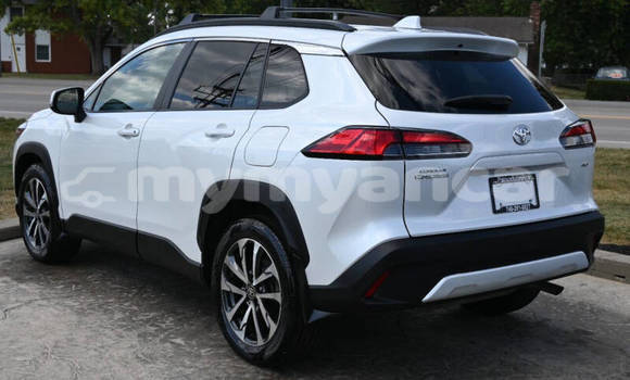 အသုံးပြုခံ့ Toyota Corolla Cross White ကား Yangon Yangon အသုံးပြုခံ့ Toyota Corolla Cross White ကား Yangon Yangon