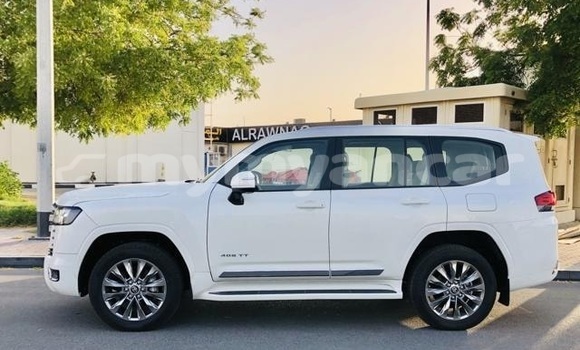 Buy Used Toyota Land Cruiser White Car in Bago in Bago Buy Used Toyota Land Cruiser White Car in Bago in Bago