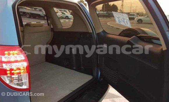 Buy Import Toyota HiAce Blue Truck in Import - Dubai in Ayeyarwady Buy Import Toyota HiAce Blue Truck in Import - Dubai in Ayeyarwady