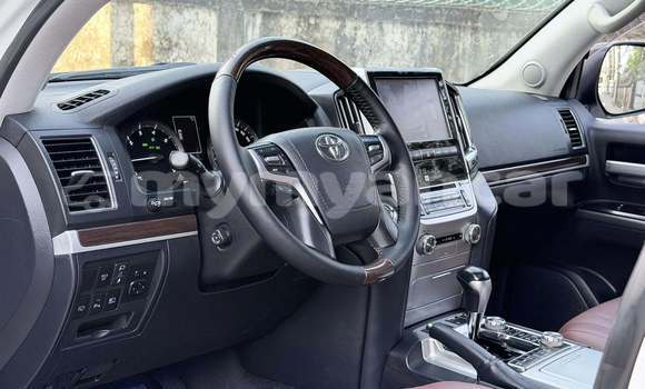 Buy Used Toyota Land Cruiser White Car in Import - Dubai in Ayeyarwady Buy Used Toyota Land Cruiser White Car in Import - Dubai in Ayeyarwady
