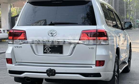 Buy Used Toyota Land Cruiser White Car in Import - Dubai in Ayeyarwady Buy Used Toyota Land Cruiser White Car in Import - Dubai in Ayeyarwady