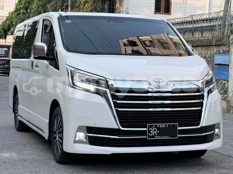 Big with watermark toyota crown majesta bago bago 4870