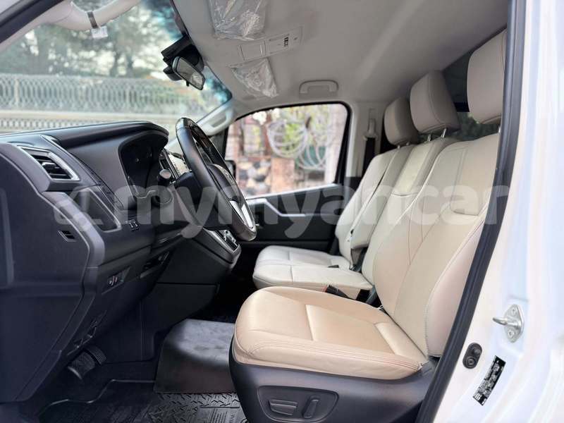 Big with watermark toyota crown majesta bago bago 4870