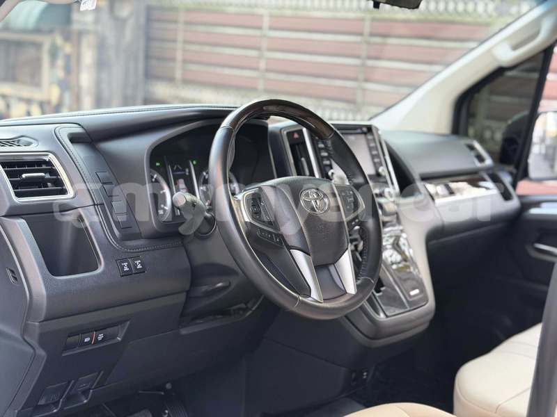 Big with watermark toyota crown majesta bago bago 4870