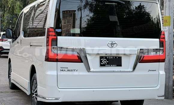 Buy Used Toyota Crown Majesta White Car in Bago in Bago Buy Used Toyota Crown Majesta White Car in Bago in Bago