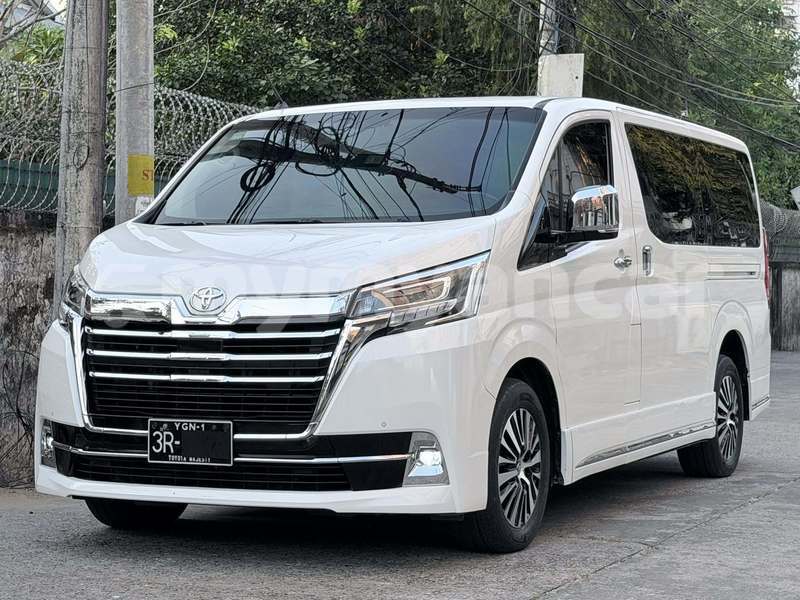 Big with watermark toyota crown majesta bago bago 4870