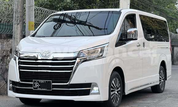 Buy Used Toyota Crown Majesta White Car in Bago in Bago Buy Used Toyota Crown Majesta White Car in Bago in Bago