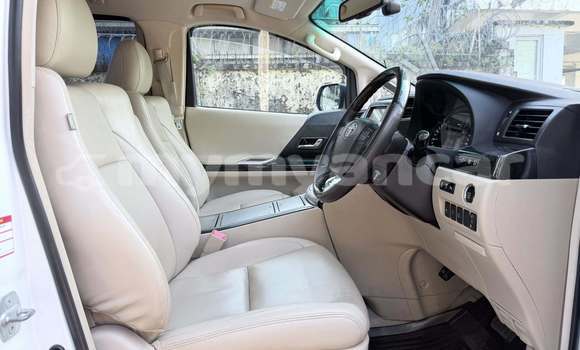 Buy Used Toyota Alphard White Car in Banmo in Kachin Buy Used Toyota Alphard White Car in Banmo in Kachin