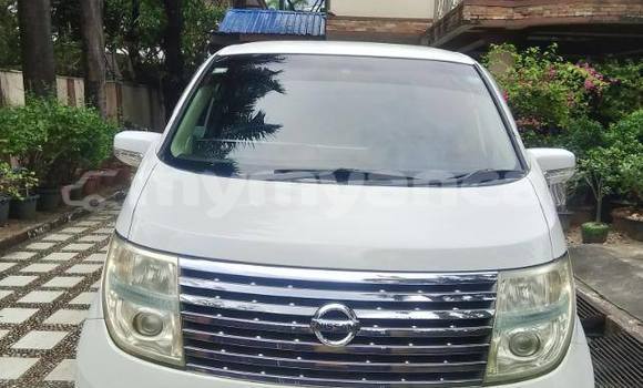 Buy Used Nissan Elgrand White Car in Bago in Bago