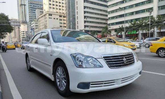 Buy Used Toyota Crown White Car in Banmo in Kachin