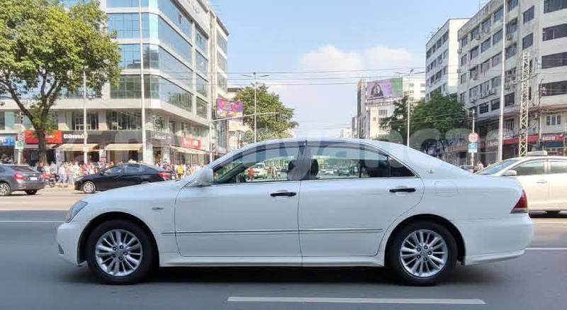 Big with watermark toyota crown kachin banmo 4903