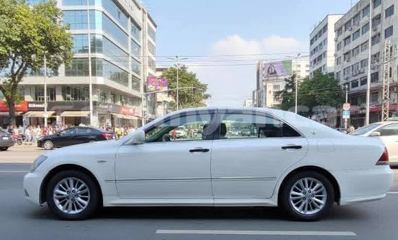 Buy Used Toyota Crown White Car in Banmo in Kachin Buy Used Toyota Crown White Car in Banmo in Kachin