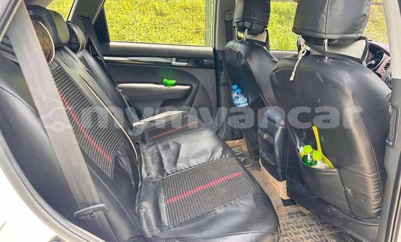 Buy Used Kia Sorento White Car in Banmo in Kachin Buy Used Kia Sorento White Car in Banmo in Kachin