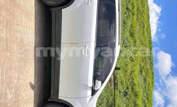 Buy Used Kia Sorento White Car in Banmo in Kachin Buy Used Kia Sorento White Car in Banmo in Kachin