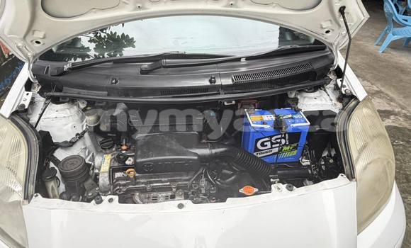 Buy Used Toyota Vitz White Car in Banmo in Kachin Buy Used Toyota Vitz White Car in Banmo in Kachin