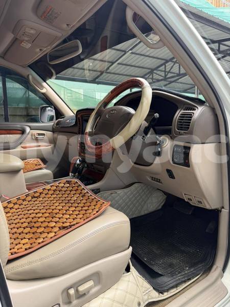 Big with watermark toyota land cruiser chin falam 4944