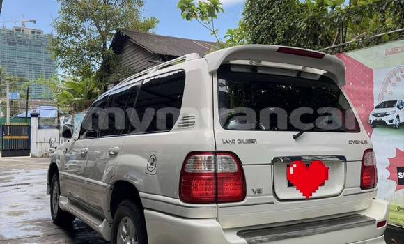 Buy Used Toyota Land Cruiser White Car in Falam in Chin Buy Used Toyota Land Cruiser White Car in Falam in Chin