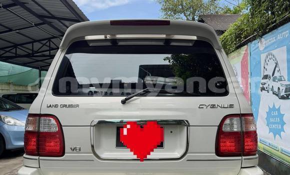 Buy Used Toyota Land Cruiser White Car in Falam in Chin Buy Used Toyota Land Cruiser White Car in Falam in Chin