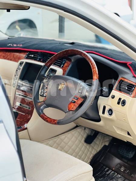 Big with watermark toyota crown kachin banmo 4951