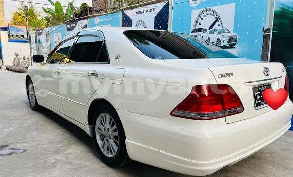 Buy Used Toyota Crown White Car in Banmo in Kachin Buy Used Toyota Crown White Car in Banmo in Kachin