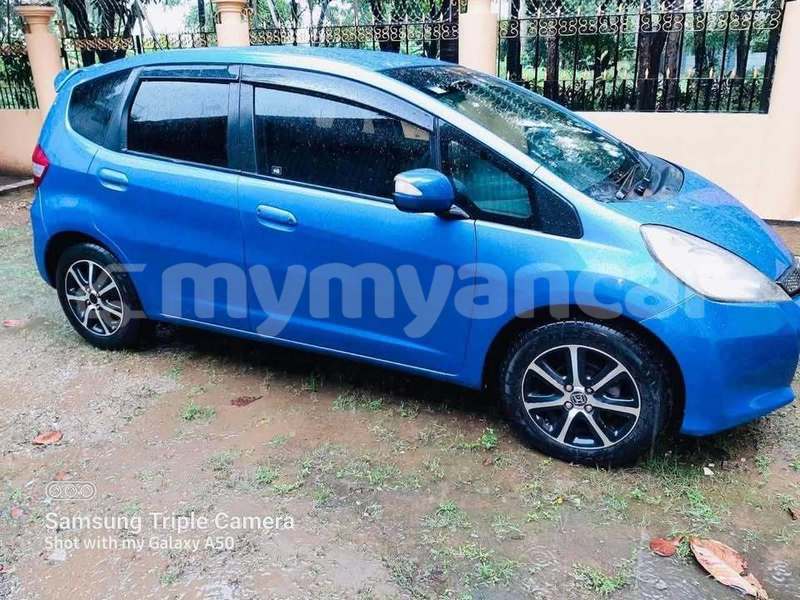 Big with watermark honda fit bago bago 4964