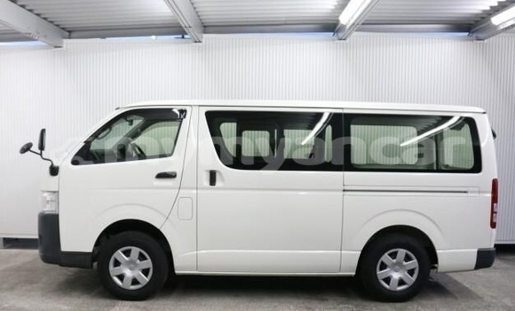 Buy Used Toyota Hiace White Car in Dawei in Tanintharyi Buy Used Toyota Hiace White Car in Dawei in Tanintharyi