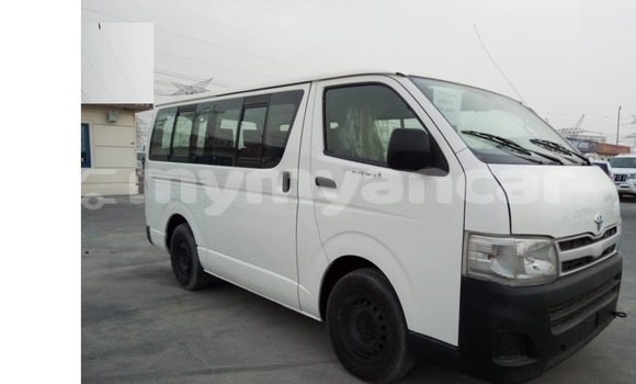 Buy Used Toyota Hiace White Car in Dawei in Tanintharyi Buy Used Toyota Hiace White Car in Dawei in Tanintharyi