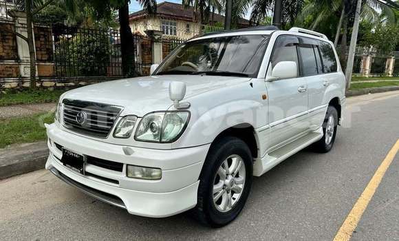 Buy Used Toyota Land Cruiser White Car in Bogale in Ayeyarwady Buy Used Toyota Land Cruiser White Car in Bogale in Ayeyarwady