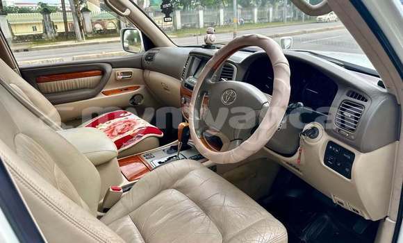 Buy Used Toyota Land Cruiser White Car in Bogale in Ayeyarwady Buy Used Toyota Land Cruiser White Car in Bogale in Ayeyarwady