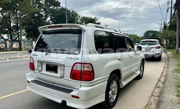 Buy Used Toyota Land Cruiser White Car in Bogale in Ayeyarwady Buy Used Toyota Land Cruiser White Car in Bogale in Ayeyarwady