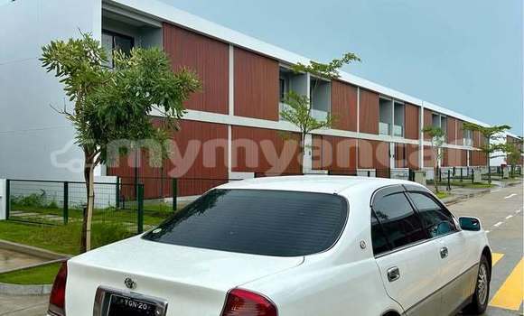 Buy Used Toyota Crown White Car in Nyaunglebin in Bago Buy Used Toyota Crown White Car in Nyaunglebin in Bago