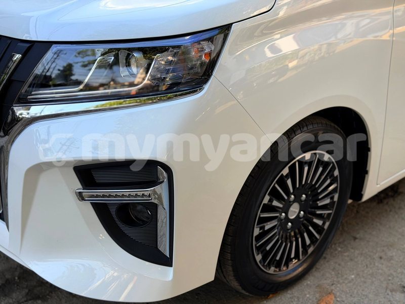 Big with watermark toyota noah kachin banmo 5032