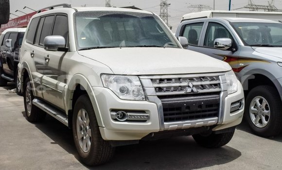 Acheter Import Voiture Mitsubishi Pajero Blanc à Import - Dubai, #<Region:0x000000000c5121b8>