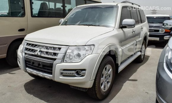 သွင်းကုန် Mitsubishi Pajero White ကား Import - Dubai Ayeyarwady သွင်းကုန် Mitsubishi Pajero White ကား Import - Dubai Ayeyarwady
