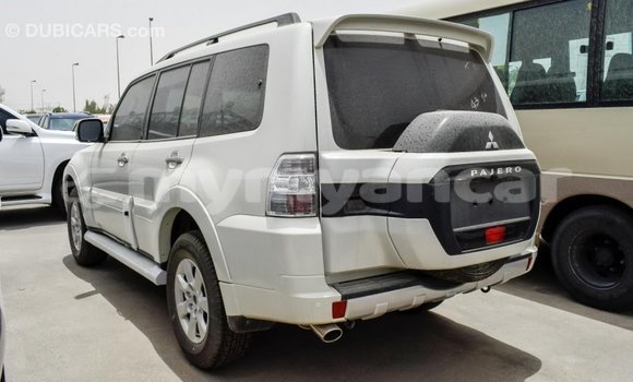 သွင်းကုန် Mitsubishi Pajero White ကား Import - Dubai Ayeyarwady သွင်းကုန် Mitsubishi Pajero White ကား Import - Dubai Ayeyarwady