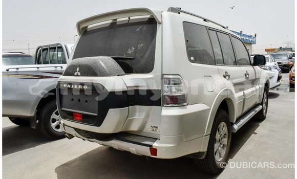 သွင်းကုန် Mitsubishi Pajero White ကား Import - Dubai Ayeyarwady သွင်းကုန် Mitsubishi Pajero White ကား Import - Dubai Ayeyarwady