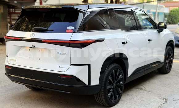 Buy Used Toyota Blizzard White Car in Bogale in Ayeyarwady Buy Used Toyota Blizzard White Car in Bogale in Ayeyarwady