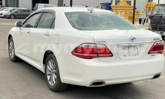 Buy Used Toyota Crown White Car in Yenangyaung in Magway Buy Used Toyota Crown White Car in Yenangyaung in Magway