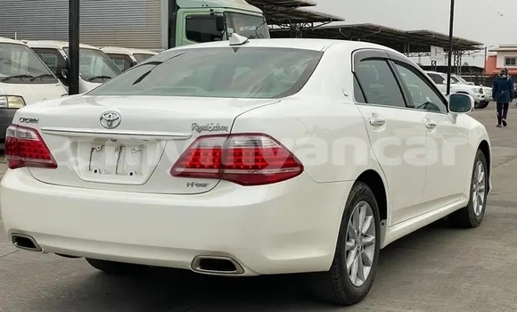Buy Used Toyota Crown White Car in Yenangyaung in Magway Buy Used Toyota Crown White Car in Yenangyaung in Magway