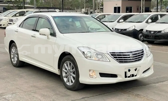 Buy Used Toyota Crown White Car in Yenangyaung in Magway Buy Used Toyota Crown White Car in Yenangyaung in Magway