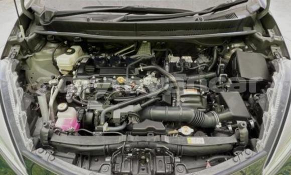 အသုံးပြုခံ့ Toyota Aqua Silver ကား Yangon Yangon အသုံးပြုခံ့ Toyota Aqua Silver ကား Yangon Yangon