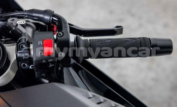 အသုံးပြုခံ့ Yamaha YZF Black စက်ဘီး Yangon Yangon အသုံးပြုခံ့ Yamaha YZF Black စက်ဘီး Yangon Yangon