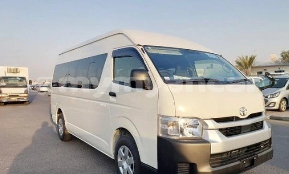 Buy Used Toyota Hiace White Car in Dawei in Tanintharyi Buy Used Toyota Hiace White Car in Dawei in Tanintharyi
