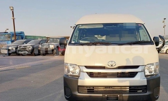 Buy Used Toyota Hiace White Car in Dawei in Tanintharyi Buy Used Toyota Hiace White Car in Dawei in Tanintharyi