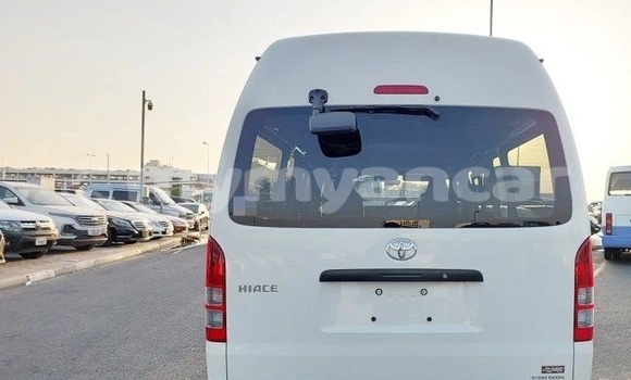 Buy Used Toyota Hiace White Car in Dawei in Tanintharyi Buy Used Toyota Hiace White Car in Dawei in Tanintharyi